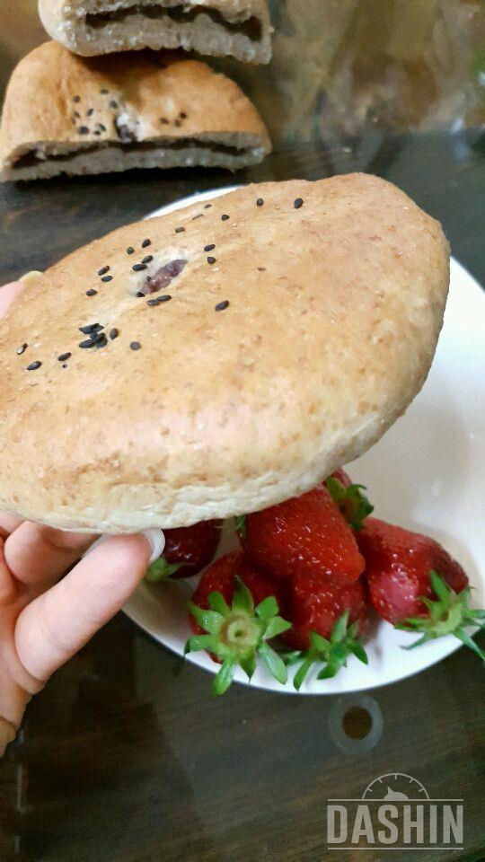 쵸다먹었다신👉새싹발아통밀 🍞단팥빵😄