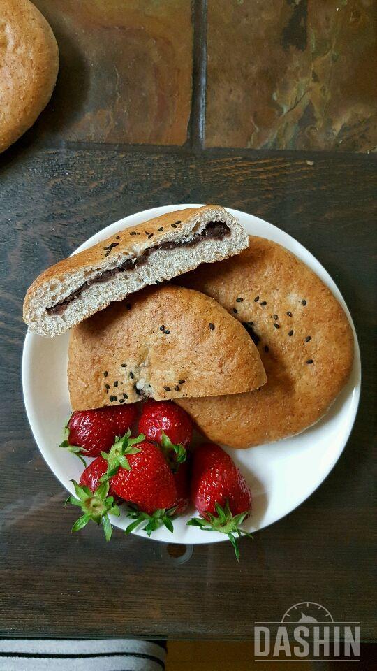 쵸다먹었다신👉새싹발아통밀 🍞단팥빵😄