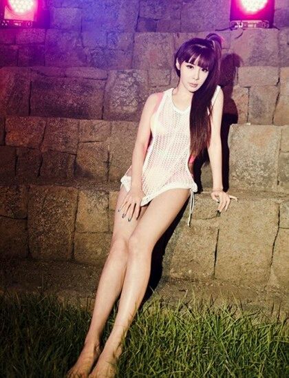 박봄