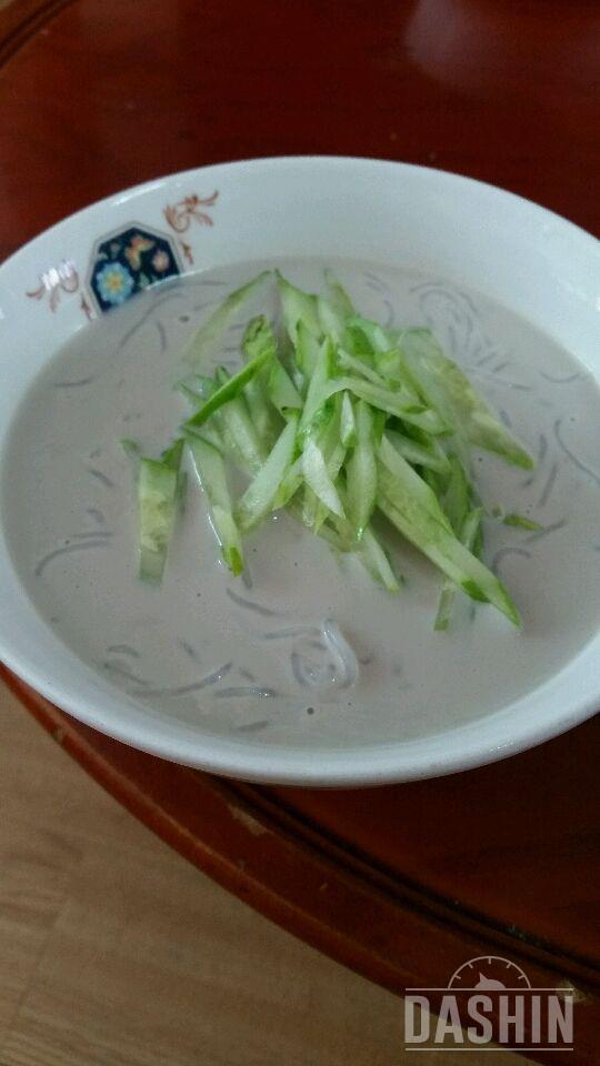 어젯밤 예체능에서 콩국수를 너무 맛있게 먹더라구요!! 그래서 만들어봤어요