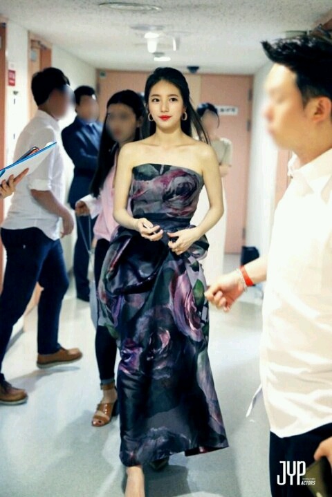 젖살 다 빠지고 여리여리해진 수지