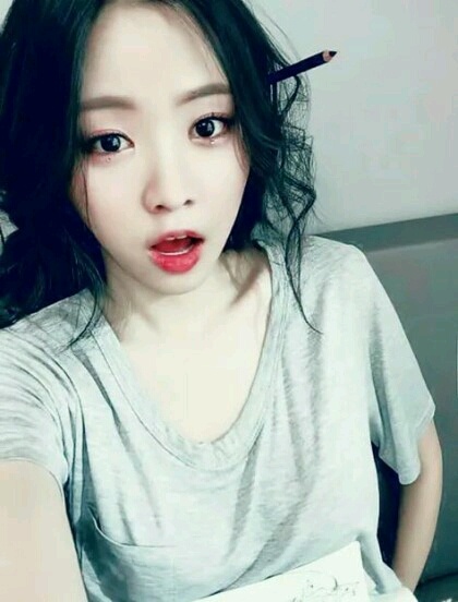 손나은♡♡얼굴도이쁘구 갸름해서.. .