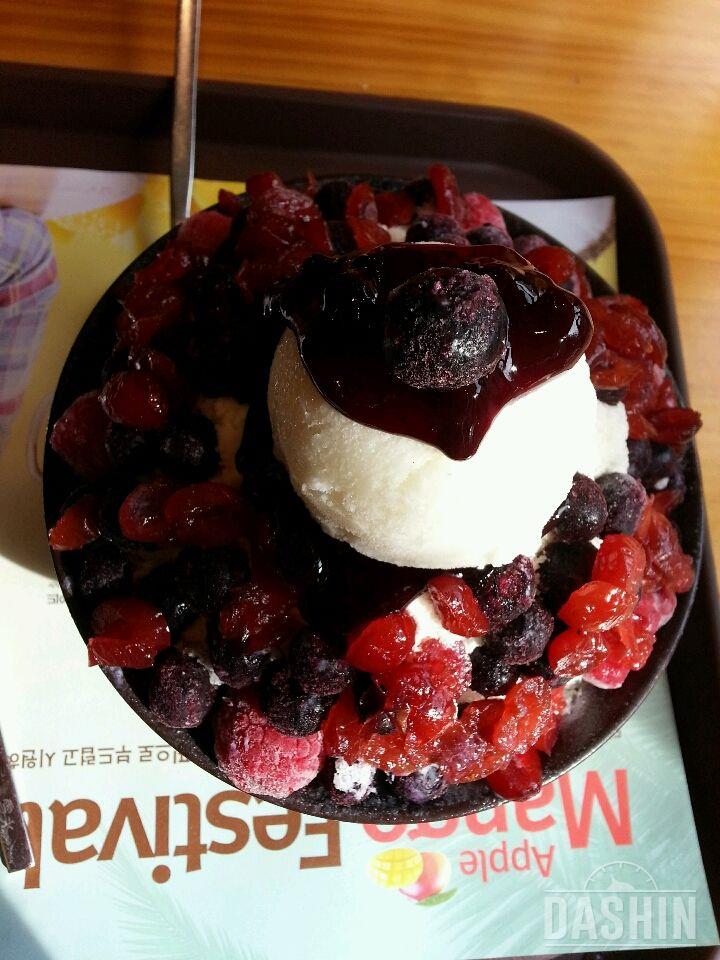 오랜만에 설빙왔어요