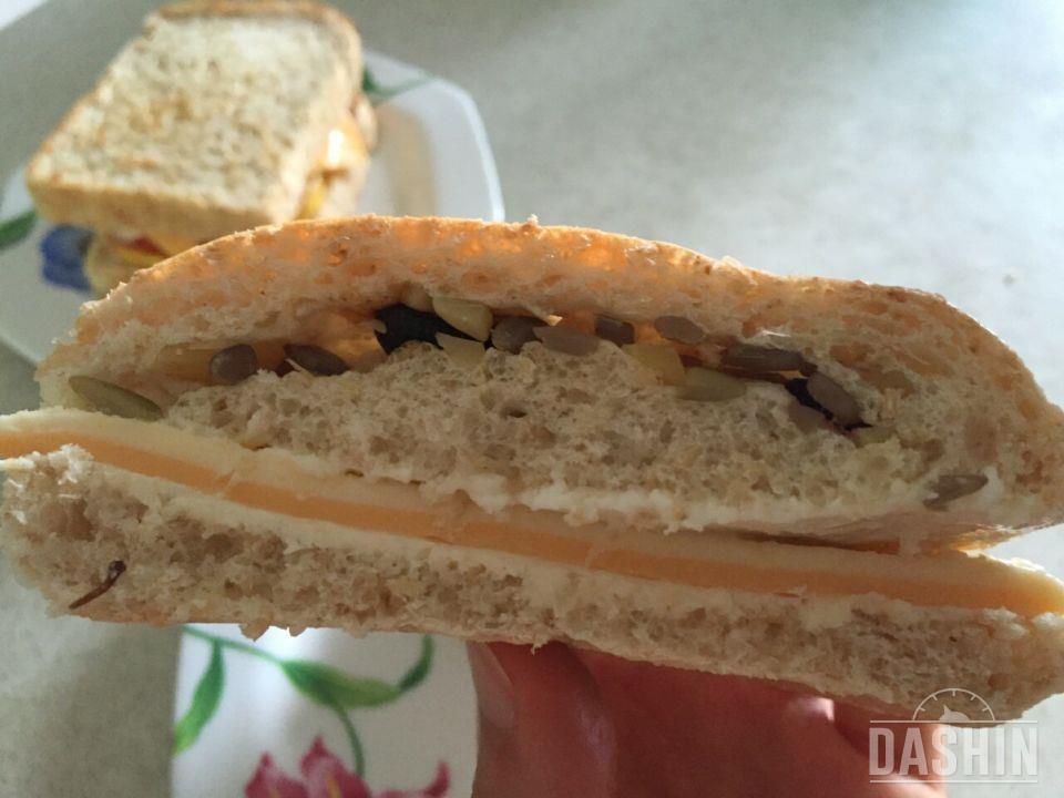 통밀빵 너무 맛납니당