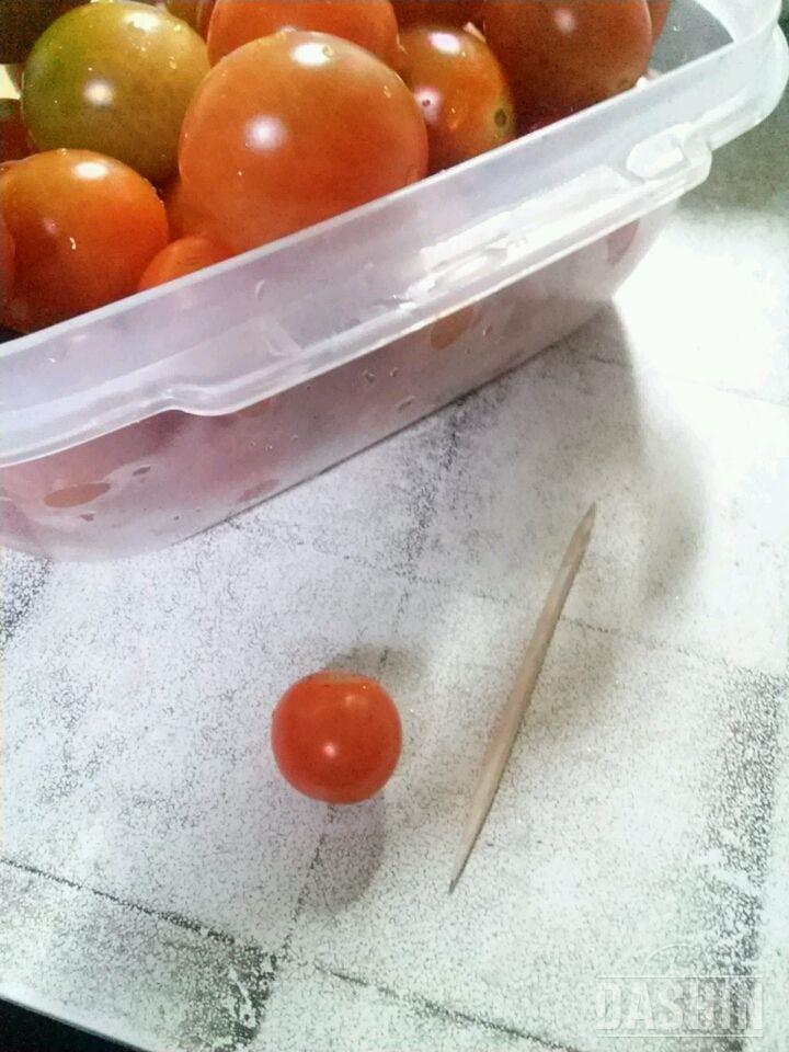 귀여운 아기 토마토