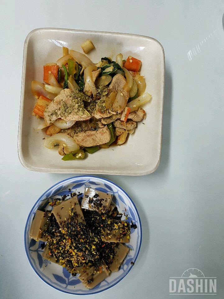 돼지고기 안심 양파 볶음 &도토리묵