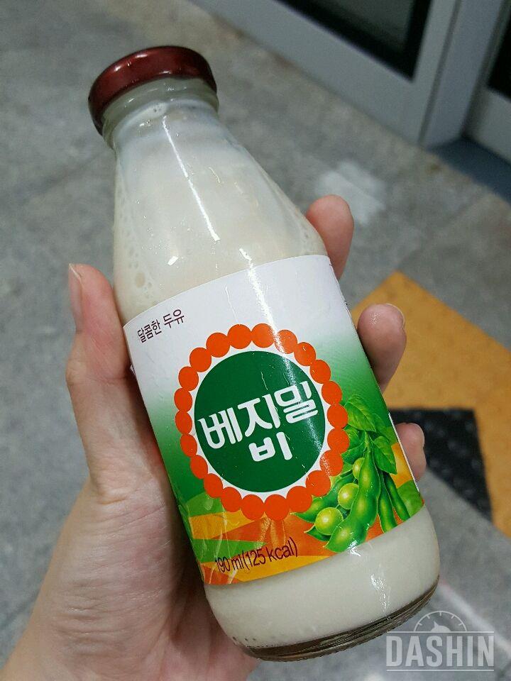 오늘저녁은 시간이너무 늦어서 베지밀로...