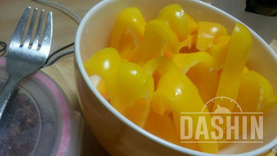 아침과 점심이에요.