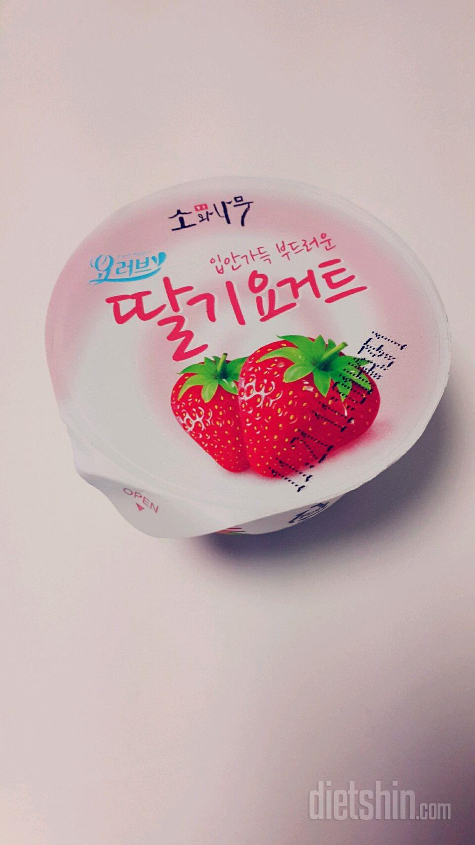 딸기 요거트 넘 맛잇땅 🍓