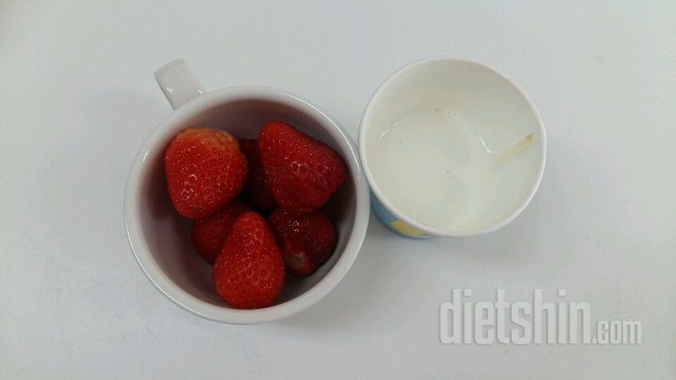 늦은아침 딸기+우유