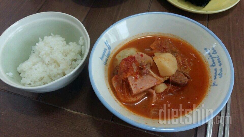 오늘 치팅데이라 부대찌개 해 먹었어용~~