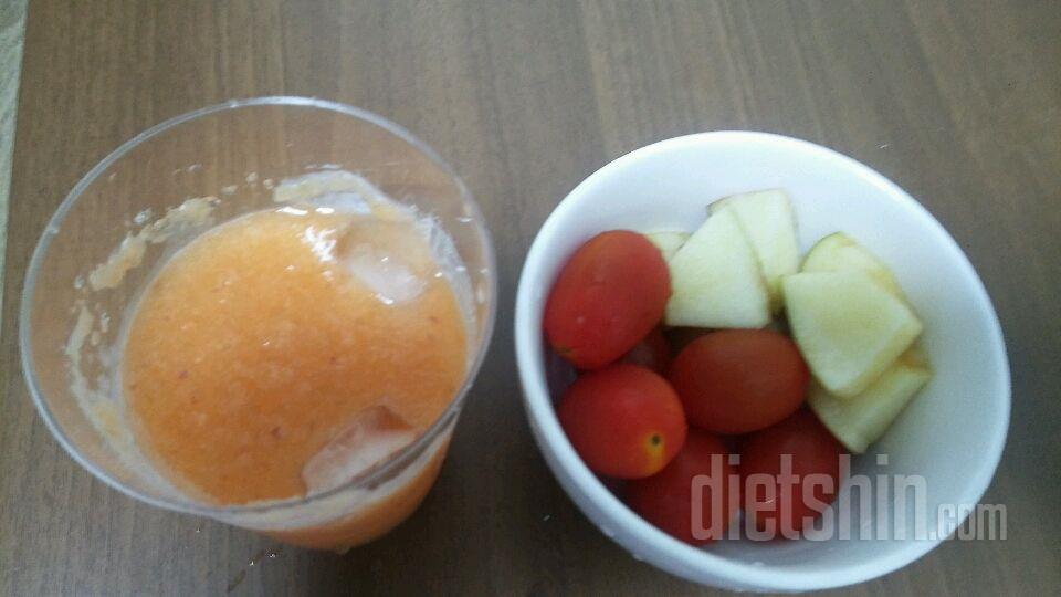 아침 당근+사과주스,방울토마토,사과