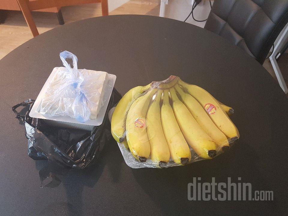 두부랑 바나나 샀어요.