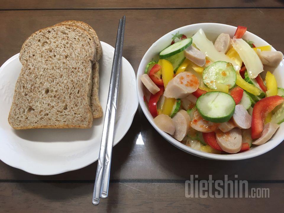 빵위에 저 샐러드 하나 올려먹우면 진심 샘드위치맛나여!!배도 부르고