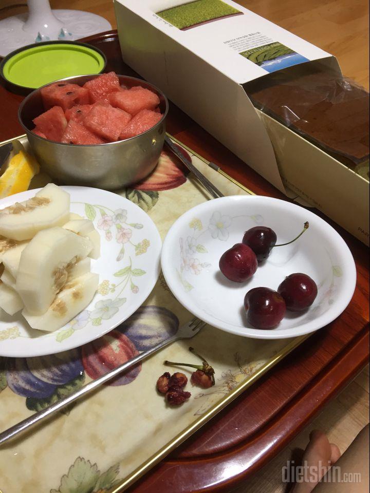 대전 집에 와서 과일 먹었어