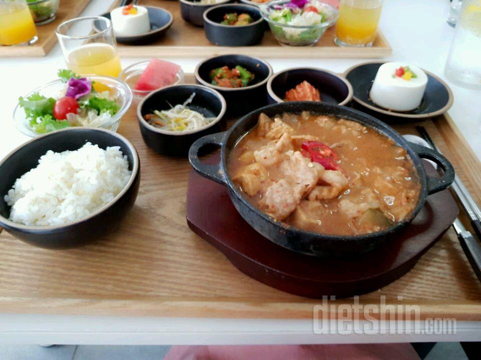 경주 홍앤리식탁 맛있네요