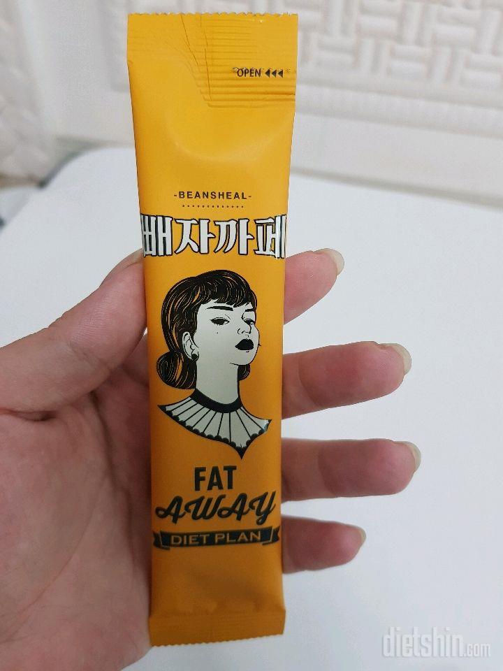 빼자카페로 따뜻한아메리카노한잔!