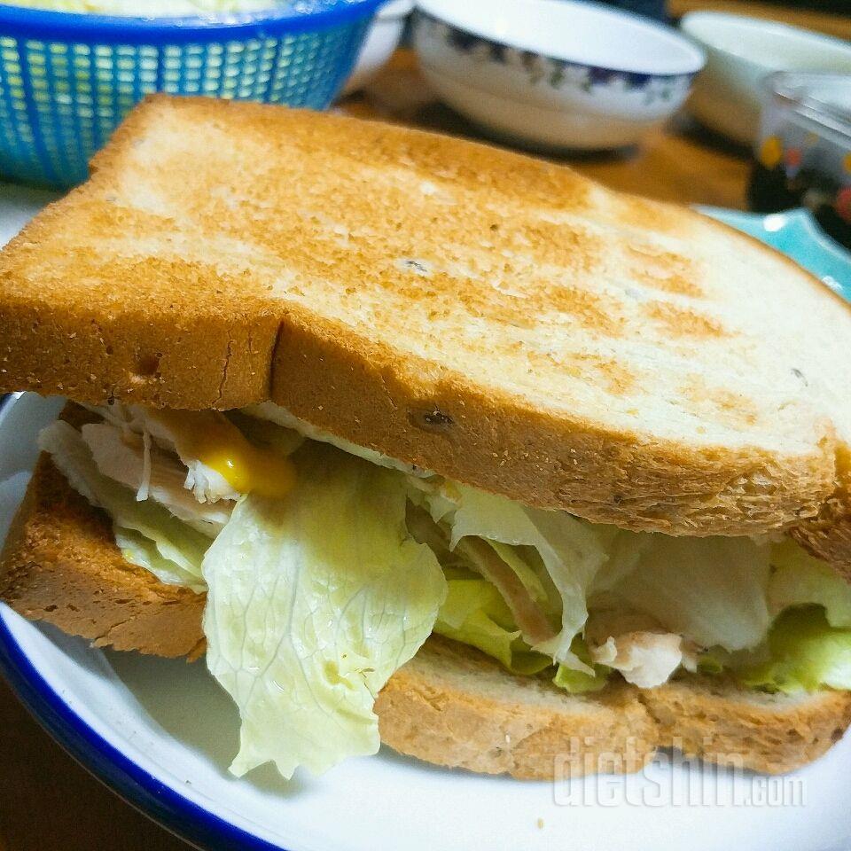 [공모전] 호밀빵닭가슴살 야채듬뿍 샌드위치