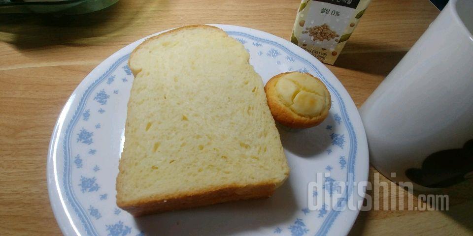 🌟오늘 아침은 빵과 매일두유🌟