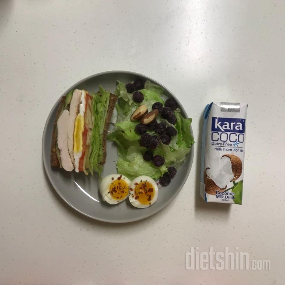 제 첫 코코넛워터 : )