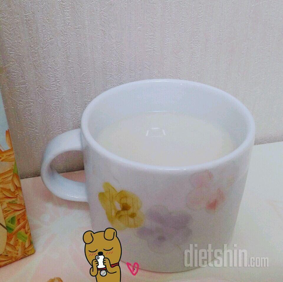 귀리우유 먹었어요☕