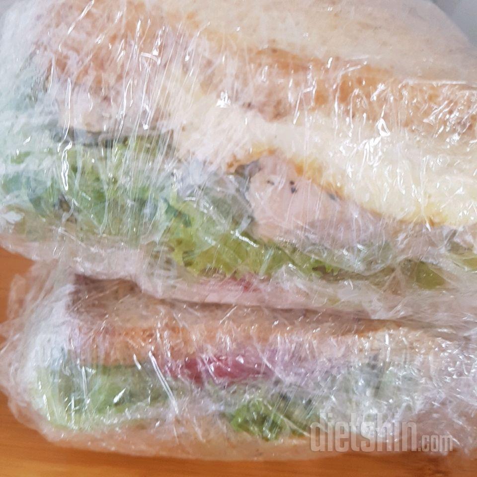 바질맛으로 담백한 가뿐하닭 샌드위치🥪