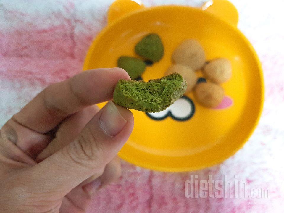 역시 믿고 먹는 통밀당 과자입니다.