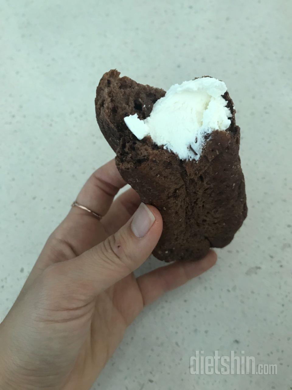 마싯어요!!
카카오빵도 굳
요거트도