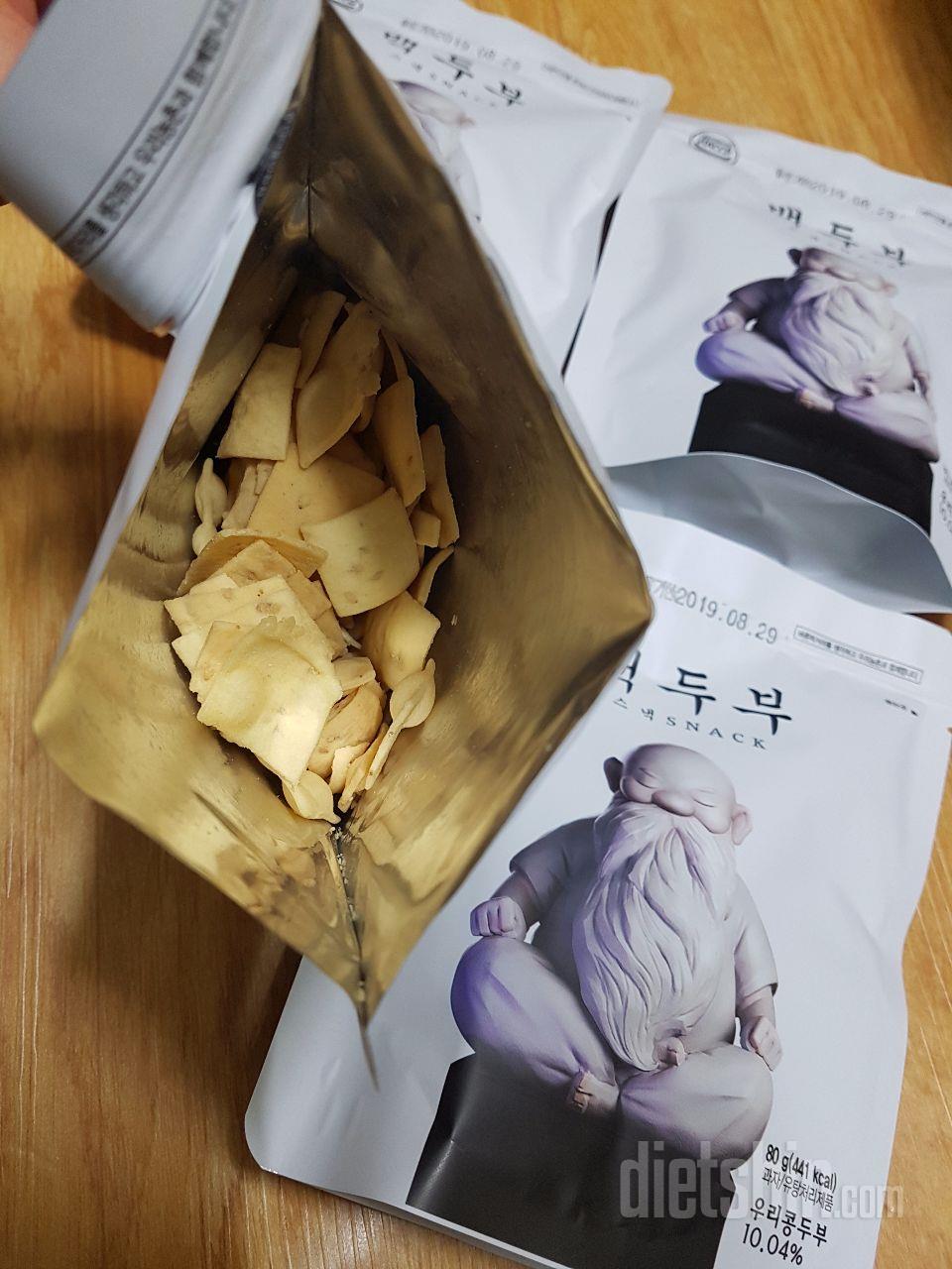 그냥 시중에 파는 두부과자보다 살짝