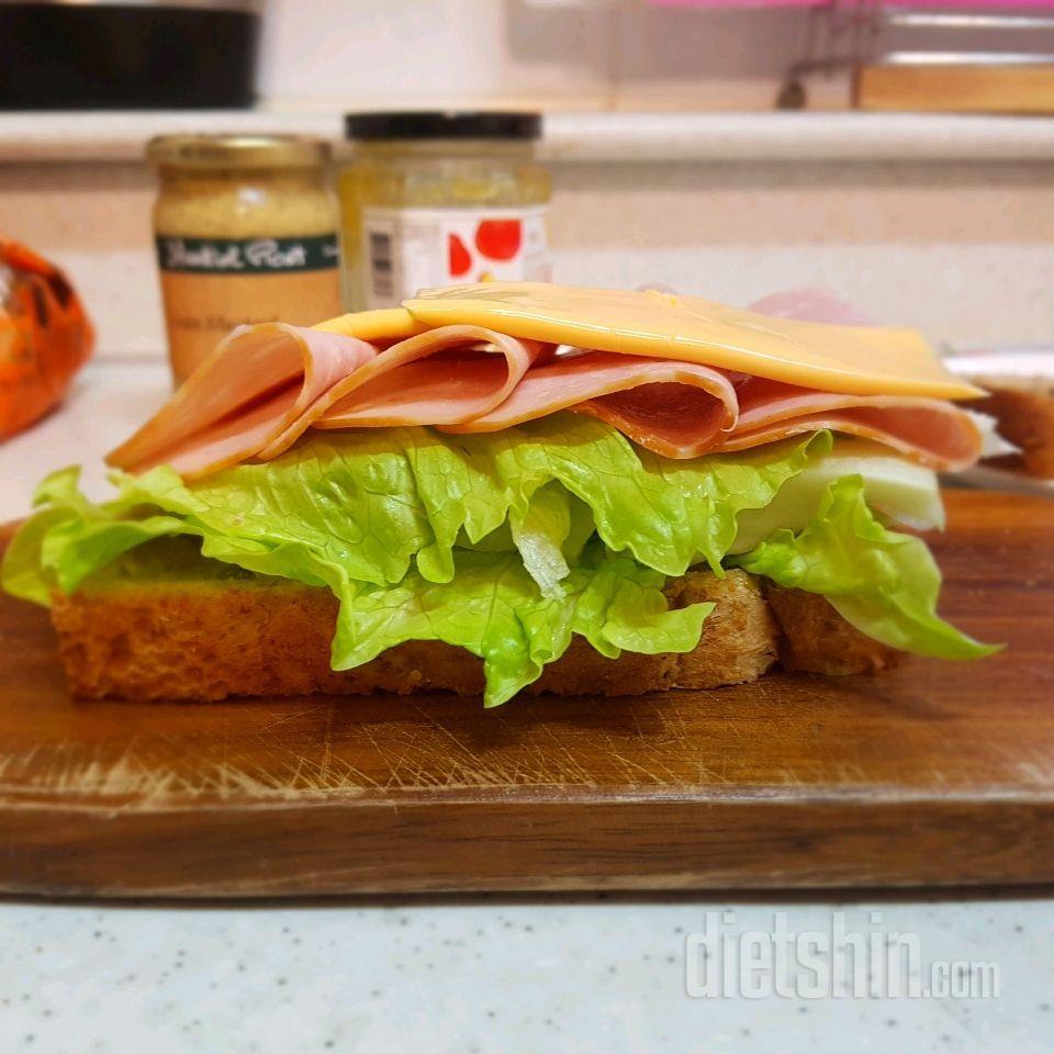 속이 가벼운 샌드위치