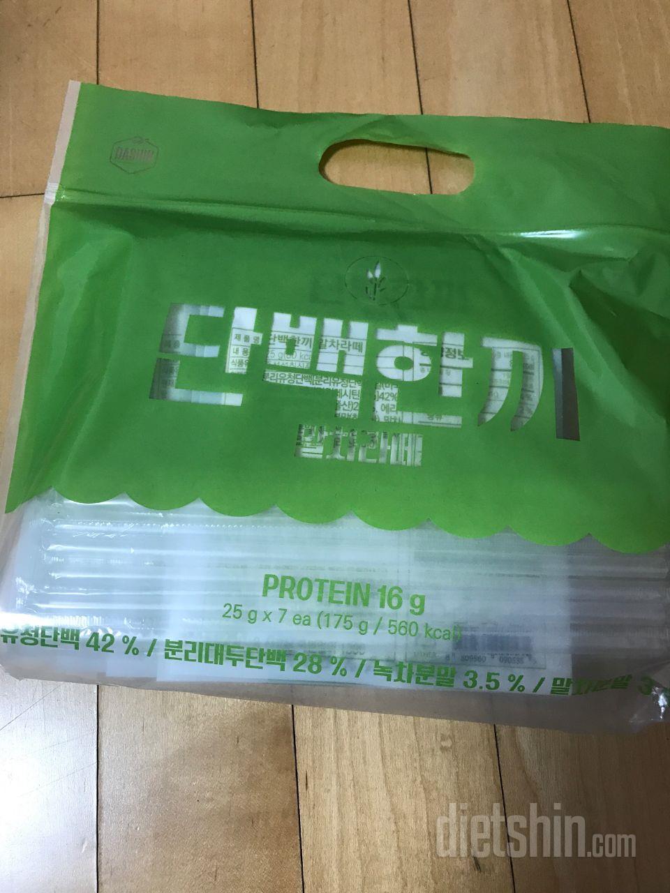 말차라떼 너무 맛있어용 ㅠㅠ  칼로리