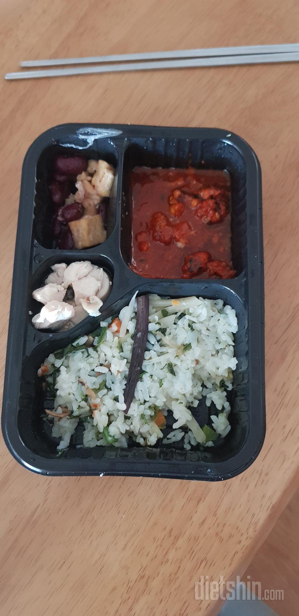 볼 땐 맛없을것 같은데 먹으면 맛있어