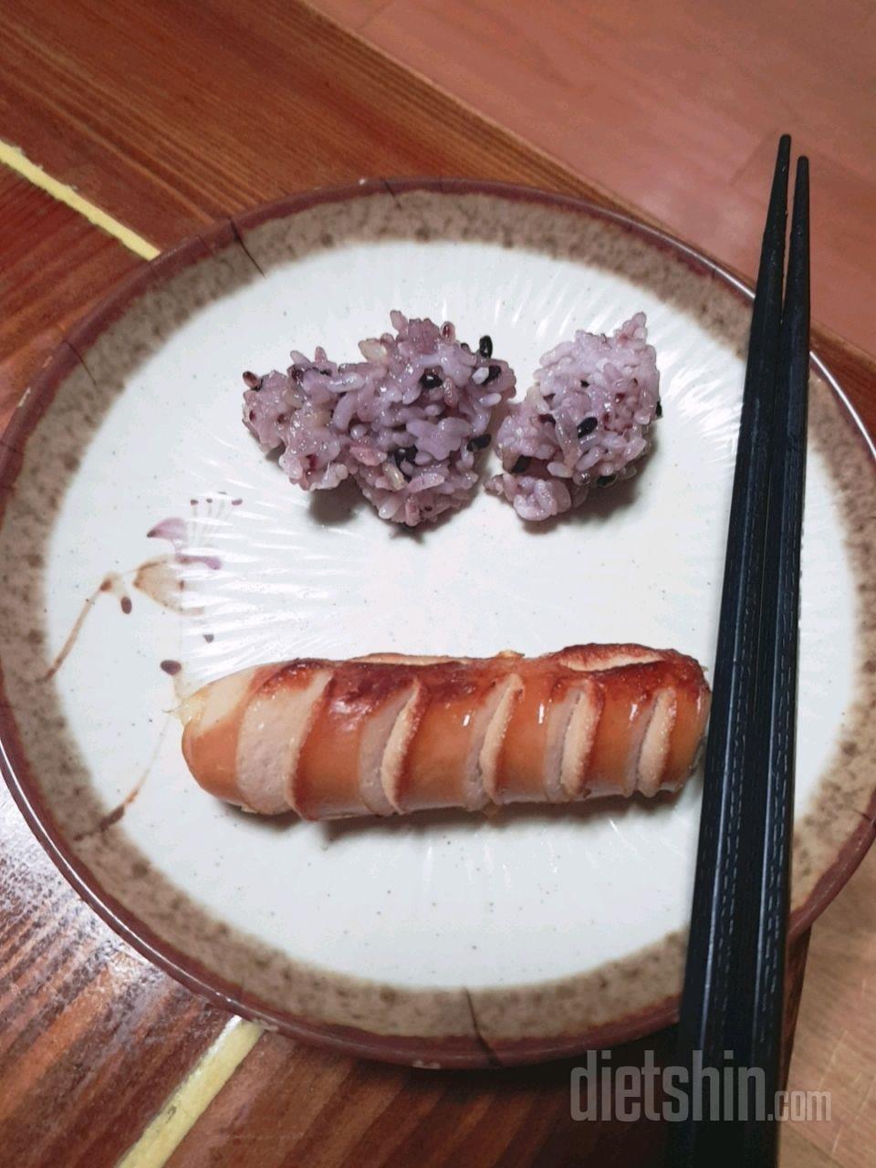 바나나 토마토 먹고 배고파서 먹은 닭가슴살소세지