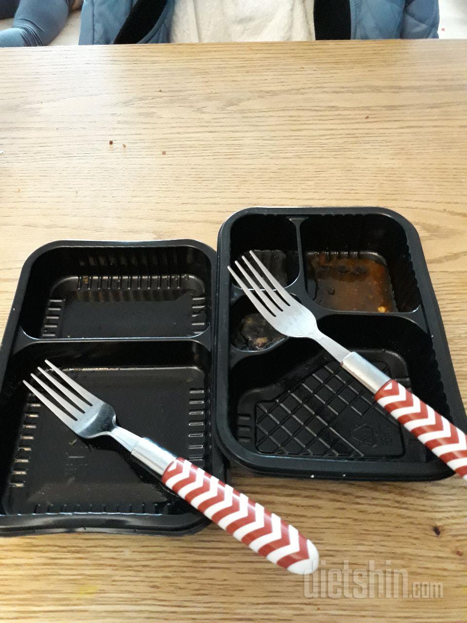 아이들이 먹고싶어해서 두개 빼앗겼어요