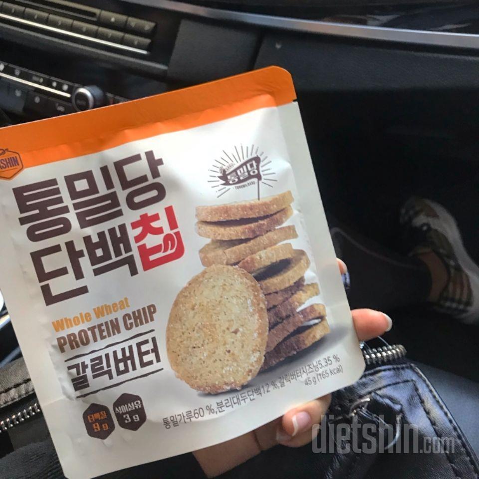 올리브영에서 갈릭버터맛 하나먹고 
종