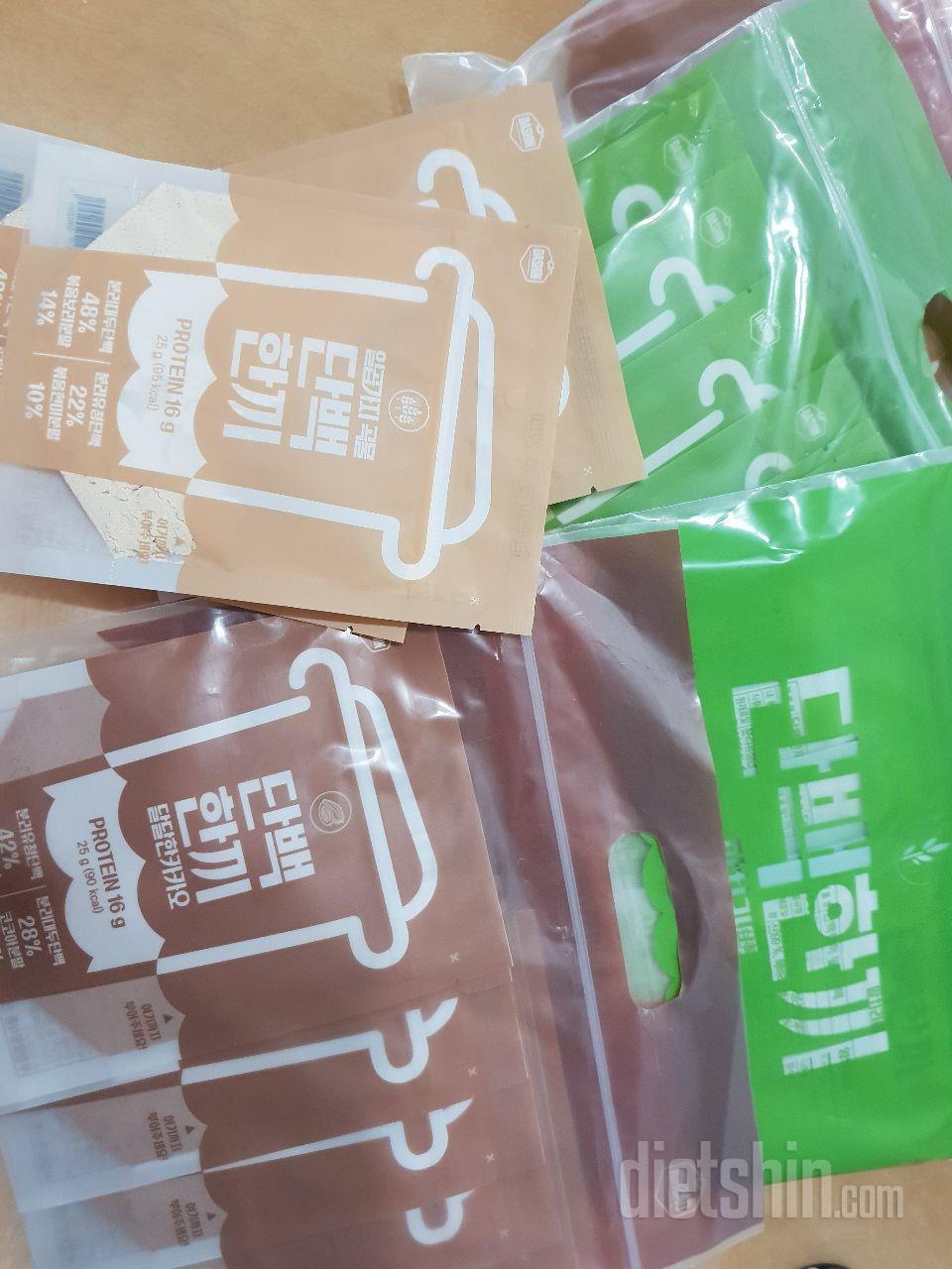 받자마자 말차 먹어봣는데
칼로리도 낮