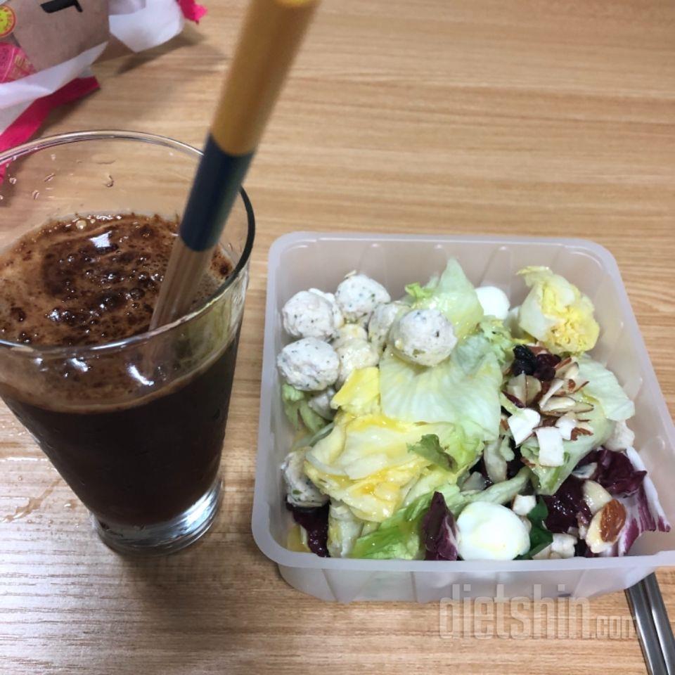 ㅎㅎ샐러드 너무 신선하고 좋네여 자주