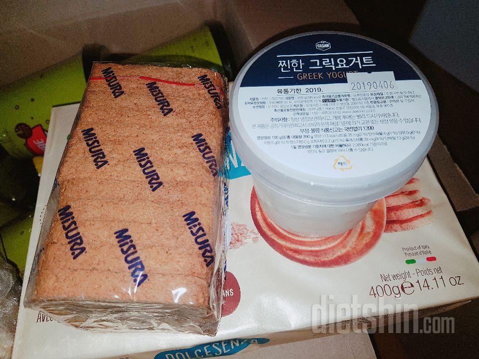 요거트랑 비스켓 꿀조합이에요! 후후