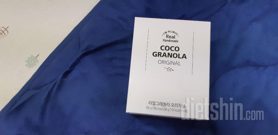 우선 그래놀라부터 먼저 먹어봤는데요
