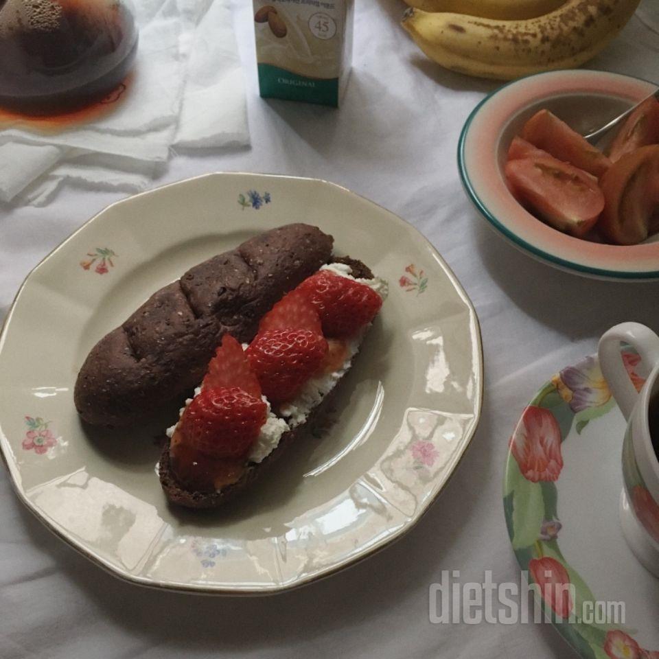 첨엔 좀 심심한 듯하지만 씹을 수록