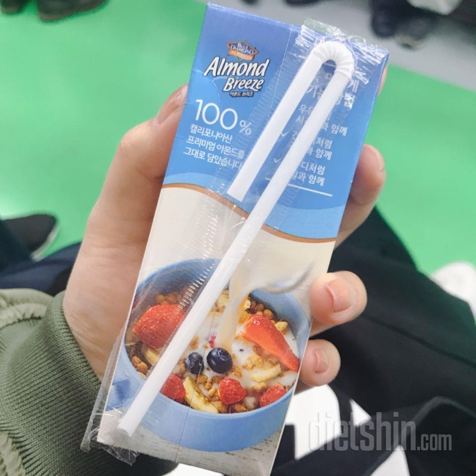 쉐이크랑 같이 먹기 너무조하요!! 거