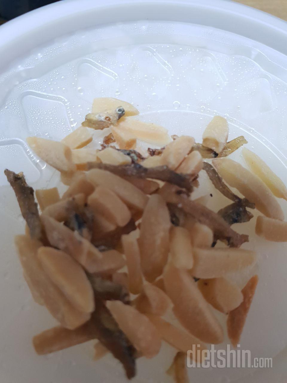 맛있어요
약간 술안주같은 느낌이 더