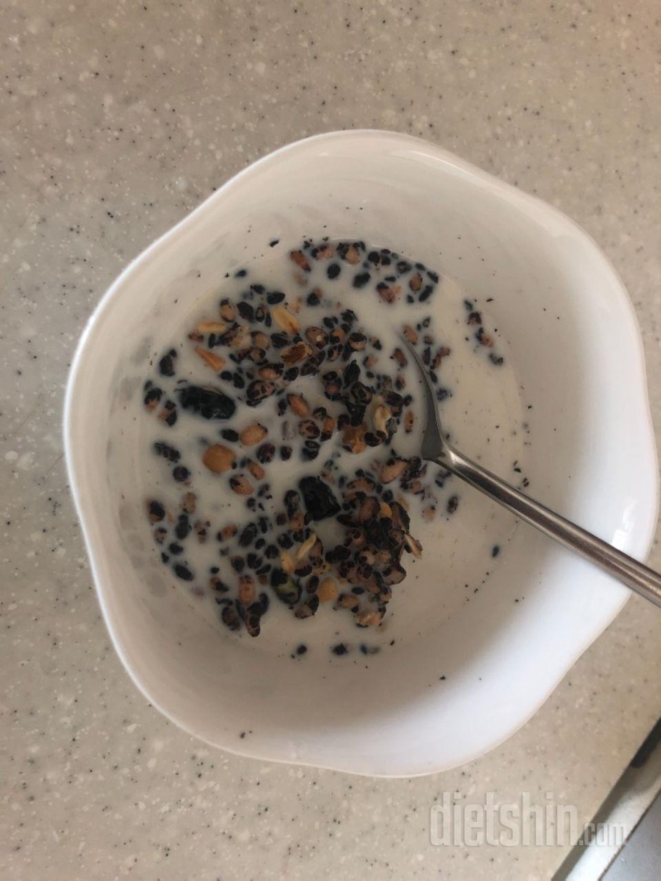 고소하고 맛있어요
좀 딱딱하긴한데 우