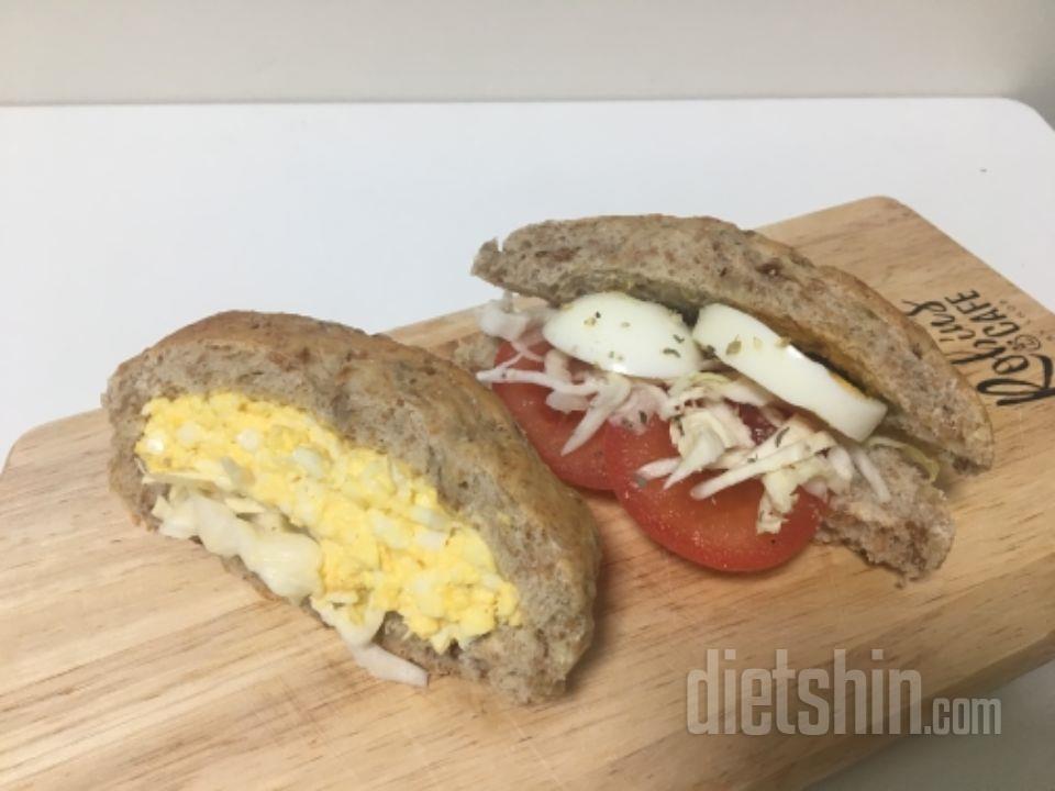 샌드위치 해먹었어용
근데 샌드위치 빵