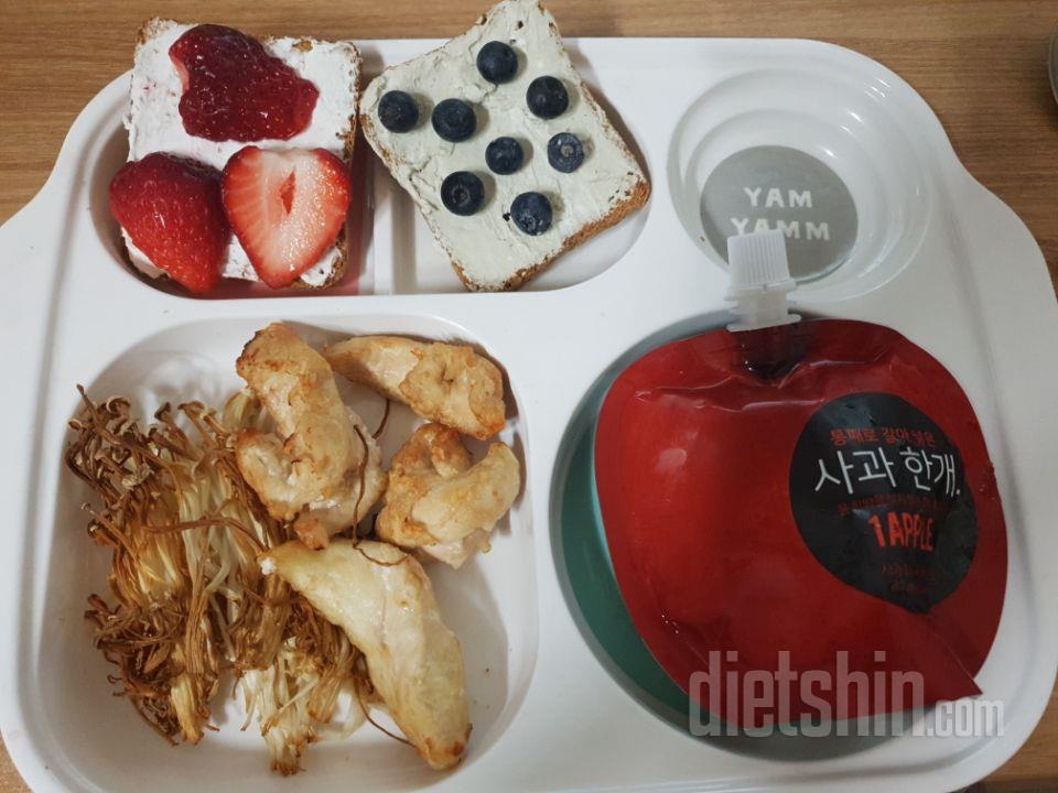 그릭요거트에 목차가루 섞어 먹아보게요