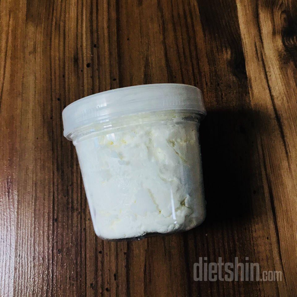 식빵에 꾸덕꾸덕하게 듬뿍 발라서 먹으