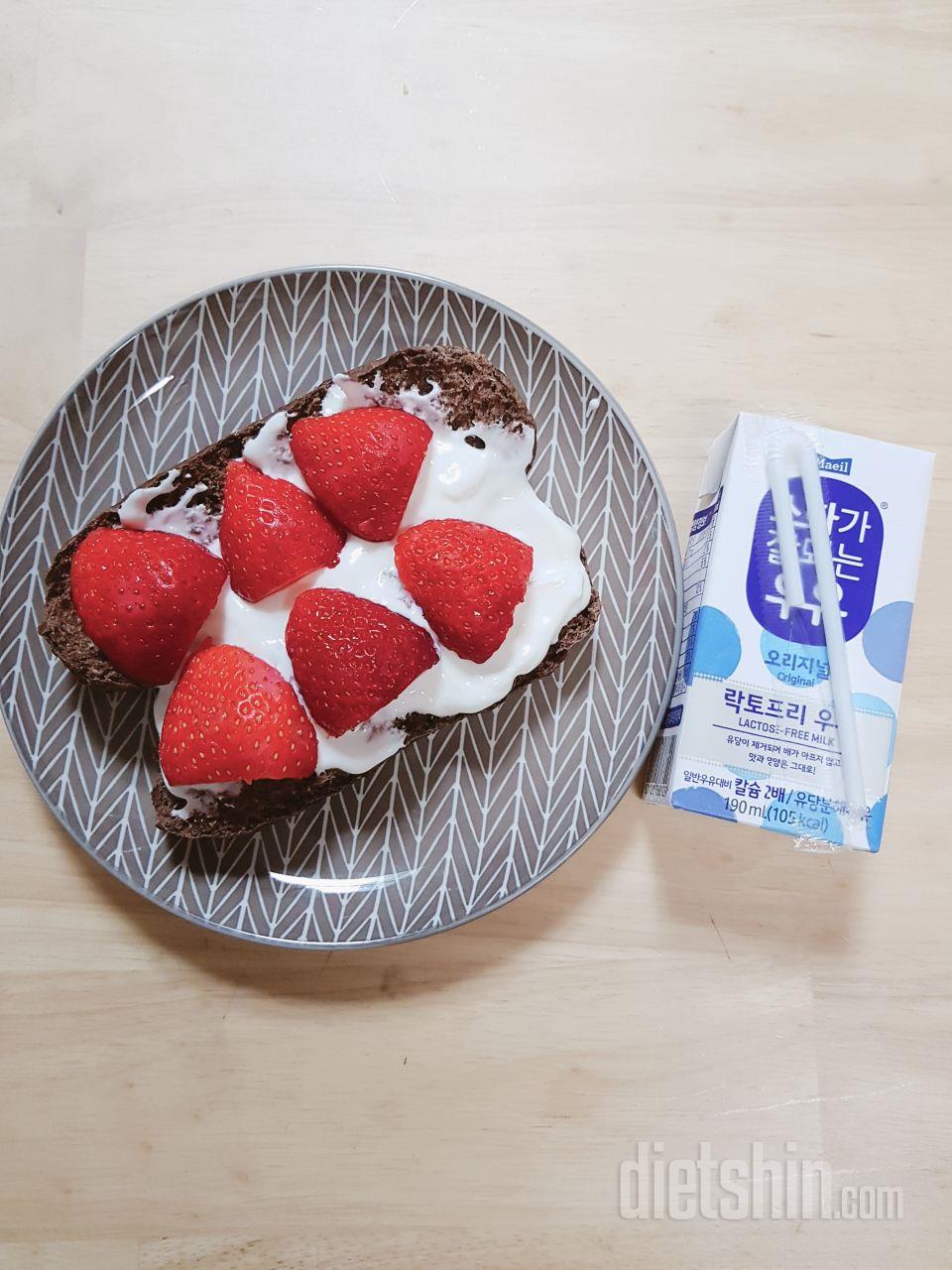 저의최애 통밀카카오ㅋㅋ
그릭요거트+과