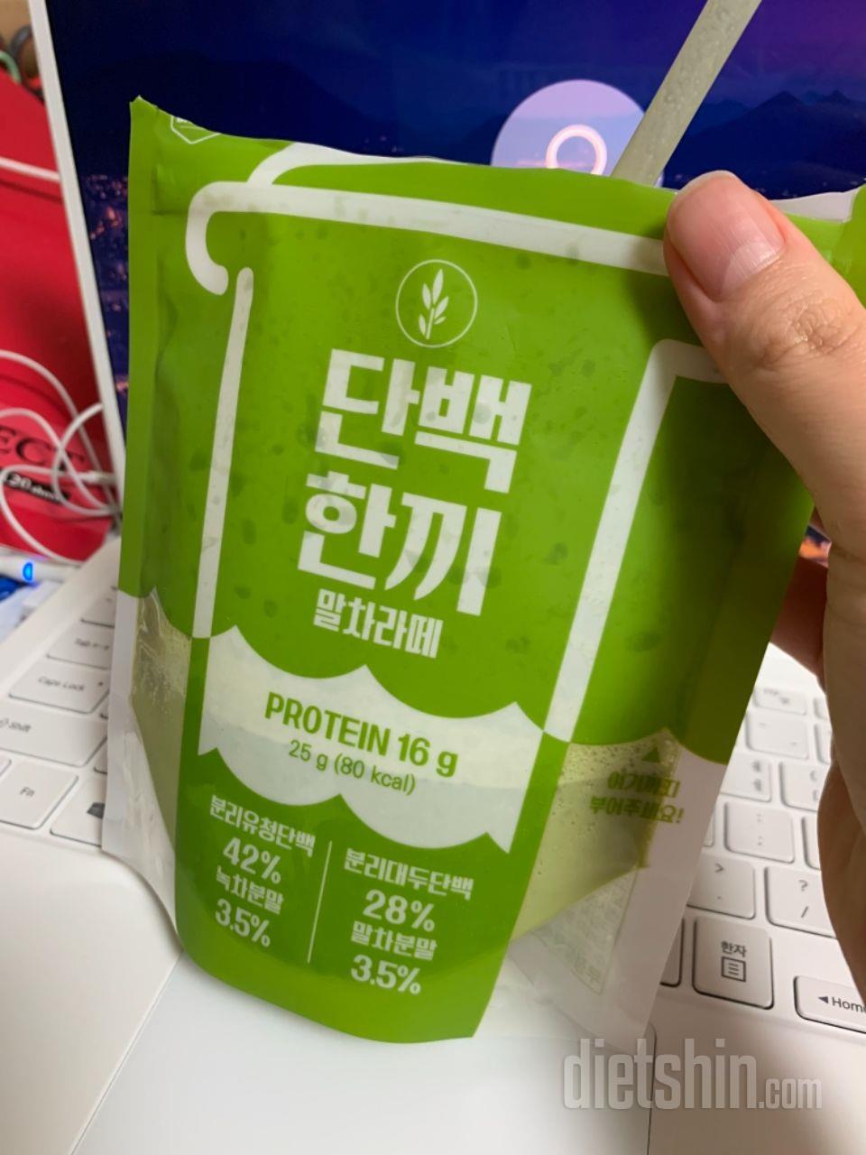 이거 아직 말차맛만 먹어봤는데 맛도