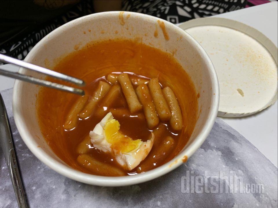 쫄깃한 떡은 아니구 살짝 퍼진떡식감인