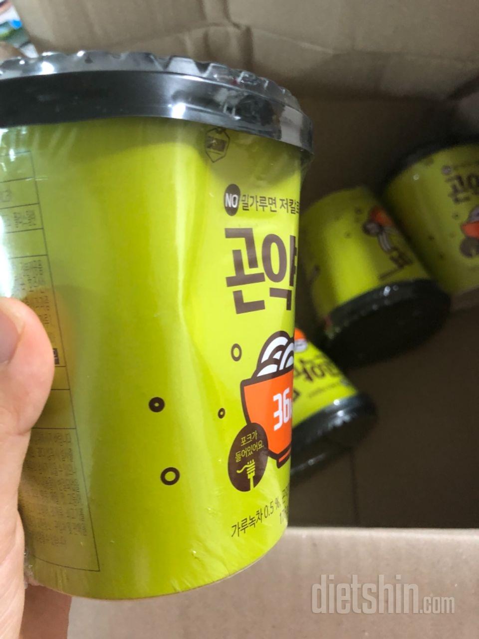 솔직히 충진재냄새때문에 고민하다 산건